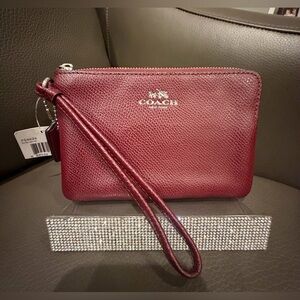 NWT! Coach Pebbled Leather Zip Wristlet